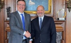 Un vuelo en tierra convierte la reunión Sheinbaum-Lutnick USMCA en virtual, pero sigue siendo «muy útil»