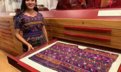 Nuevo laboratorio de Chiapas repara y protege ropa indígena, ayudando a preservar una valiosa tradición